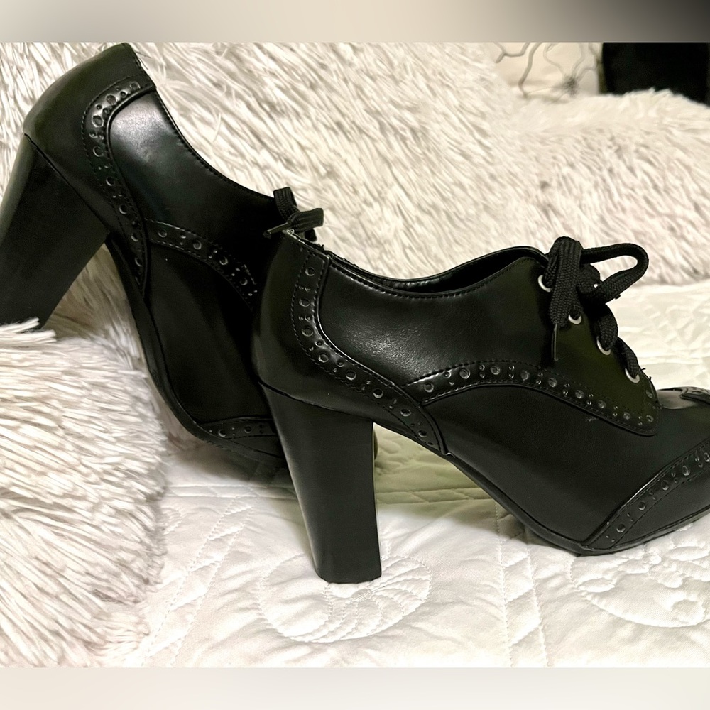 Kenneth Cole Black Oxford 3” Heels -Size 6